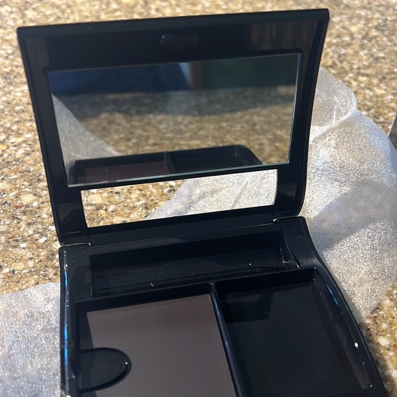 New Compact - Picture 2 of 4